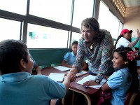 Gobernación entregó 500 mesa-sillas al Liceo Francisco Isnardi en sus 50 años