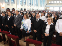 Santaella y trabajadores de la Gobernación rinden honores a Monseñor Ramírez Salaverría