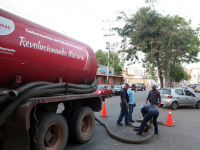 Ejecutan limpieza en drenajes del casco central de Maturin