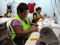 Textilera de Santa Inés confecciona más de 600 uniformes escolares al mes