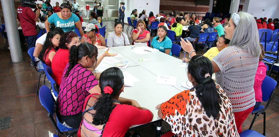 Campesinas y comuneras debaten propuestas para Congreso Nacional