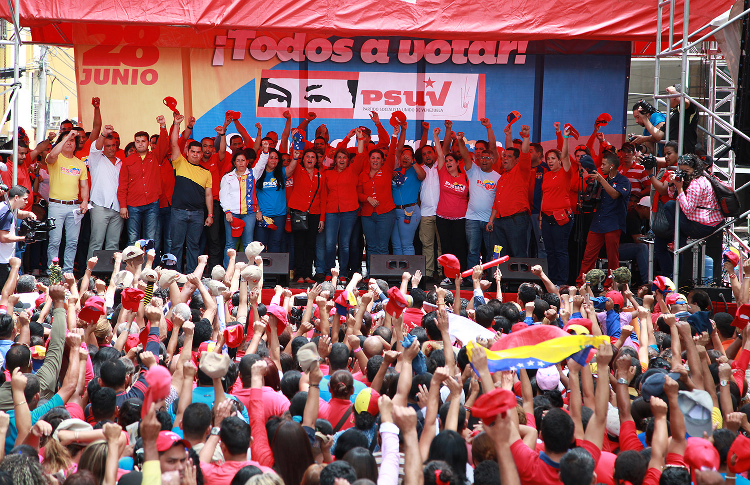 Con masiva participación revolucionaria cerró Campaña de Precandidatos