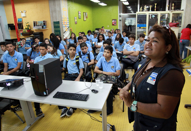 En Redbim estudiantes del Privado de Maturín recibieron charla sobre prevención de VIH/SIDA