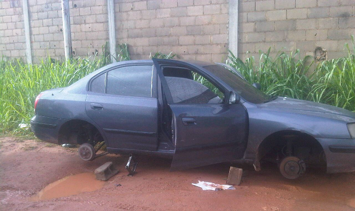 Efectivos de PoliMonagas recuperan vehículo abandonado en el sector La Cruz