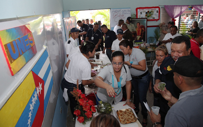 Estudiantes de Unes celebraron concurso “Bolívar y Martí”