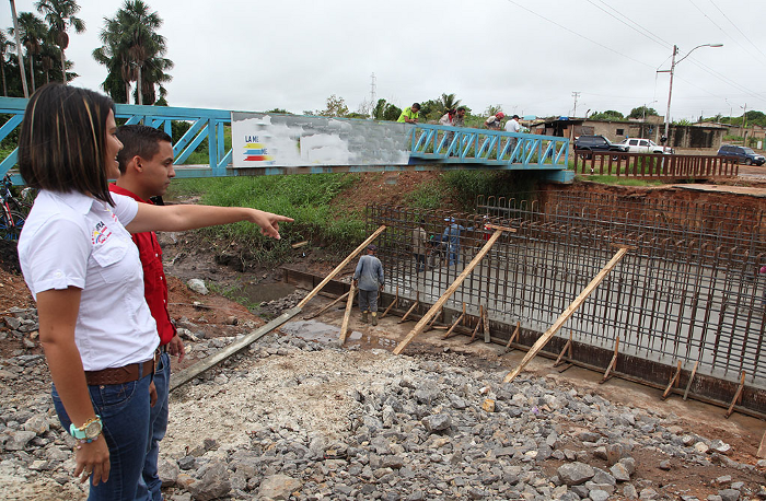 Gobernación avanza en trabajos de alcantarillado en La Puente