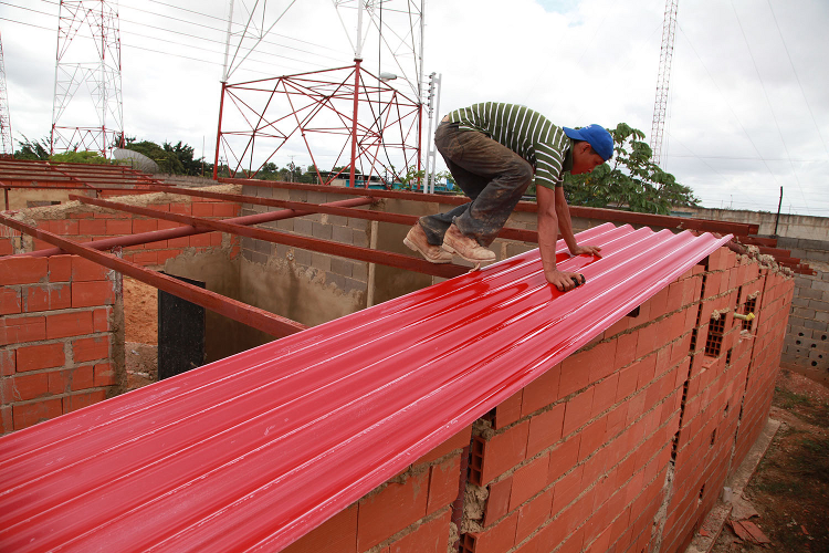 Gobernación entregó más de mil láminas de zinc