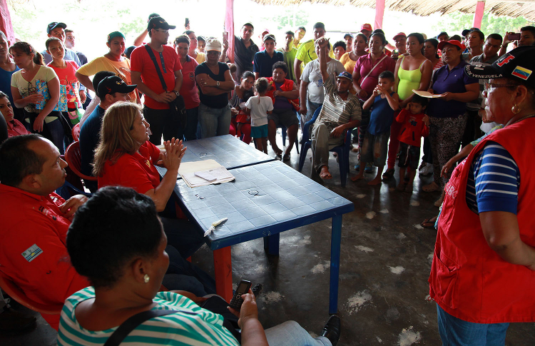 Gobernadora Santaella da respuestas a pobladores del sur de Monagas