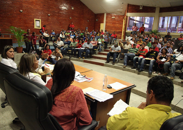 Gobernadora Santaella realizó asamblea con el Poder Popular en el Clsem
