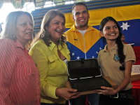 Entregan tabletas  a 592 estudiantes de bachillerato