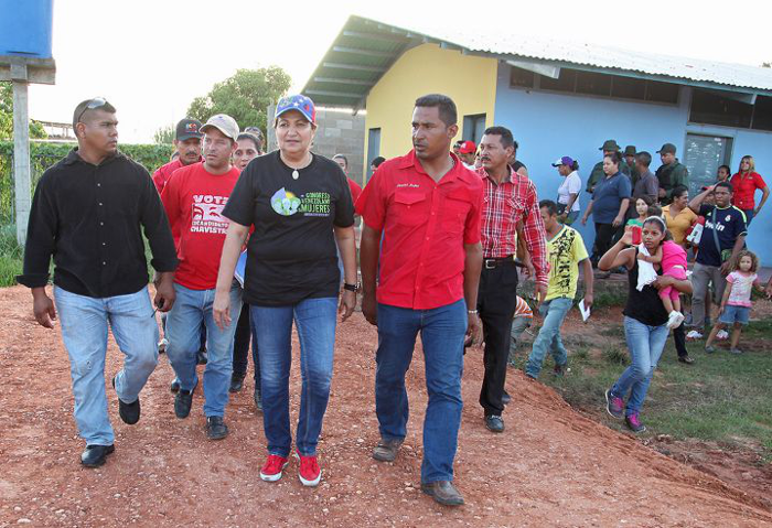 Santaella inspecciona construcción de Centros Educativos