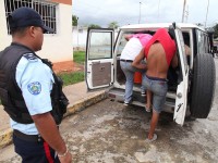 Policía Socialista capturó a dos sujetos  por presunto robo de vehículo