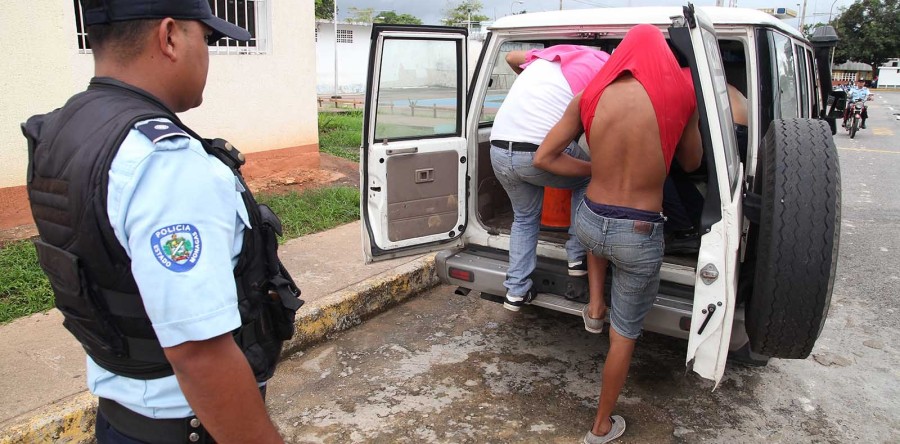 Policía Socialista capturó a dos sujetos  por presunto robo de vehículo