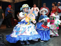Propios y visitantes bailaron al ritmo de “La Burriquita”