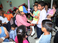 Gobernadora Santaella llevó alegría y sonrisas a niños del Humnt en su día