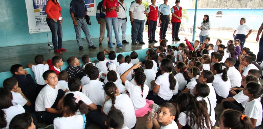 Comisión de Prevención Integral visitó escuela de Las Cayenas