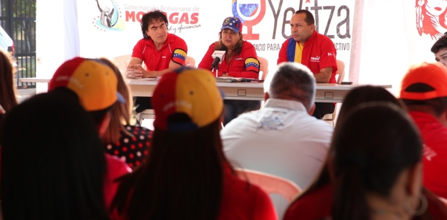 Gobernadora inspeccionó construcción de 73 casas en Costo Arriba