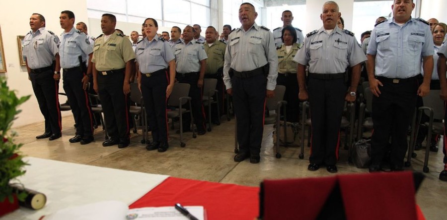 Unes promueve a 79 licenciados en Servicios Policiales
