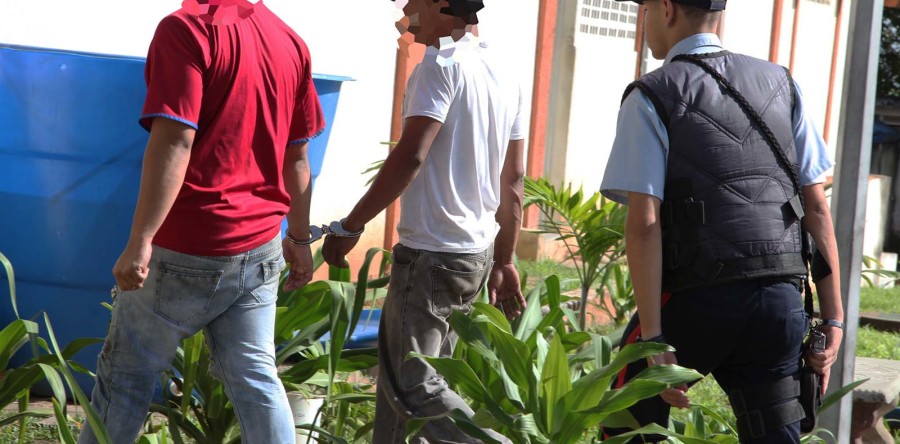 Polimonagas los captura por bachaqueo en Farmatodo de Juanico