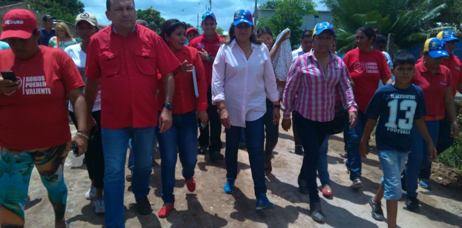 Santaella inspecciona  trabajos de asfaltado en Viboral          