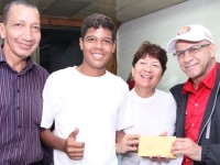 Gobernación entregó becas a ganadores de la Primera Carrera Estudiantil