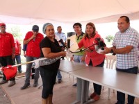 Gobernadora Santaella entrega más de Bs. 4 millones en créditos