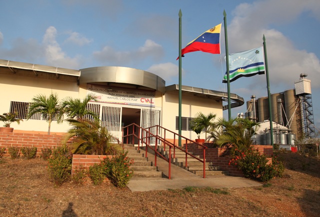 Gobernadora inspeccionó planta procesadora de alimentos para animales