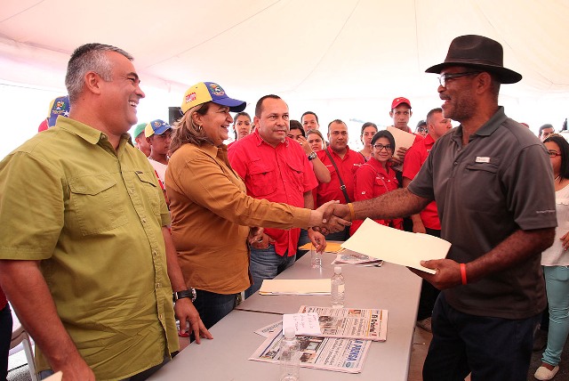 Más de Bs. 20 millones para la cría de pollo entregó Santaella