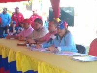 Santaella supervisa planta procesadora de alimentos para animales