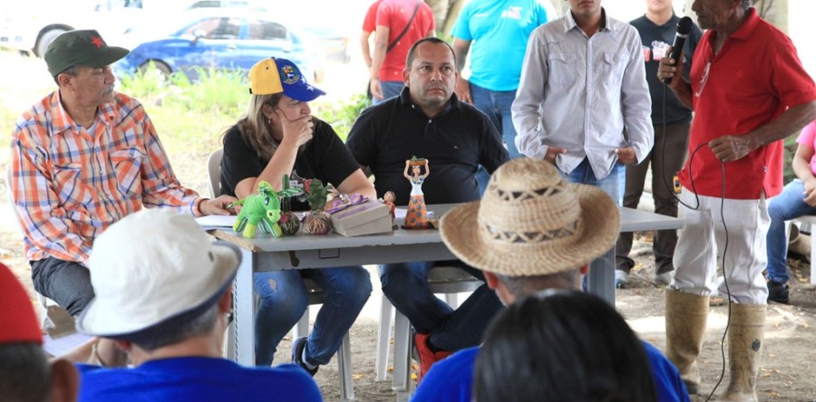 Santaella apoya a productores de los bajos de San Vicente y La Cruz