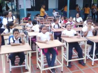 Gobernación y Zona Educativa entregan mesas sillas a escuelas de Maturín