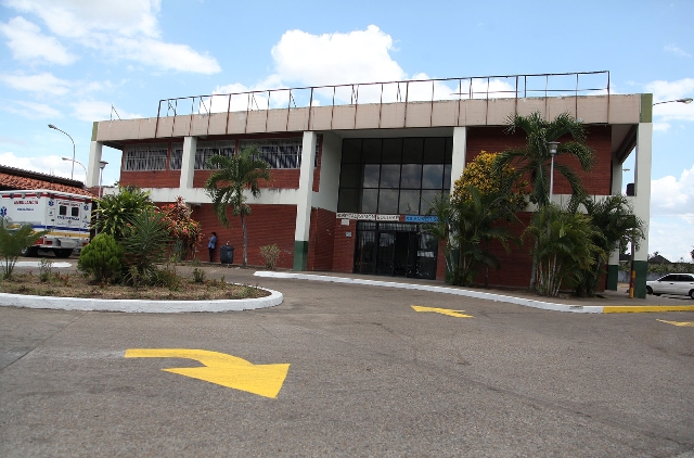 Con trabajo voluntario embellecen al hospital Simón Bolívar de La Cruz