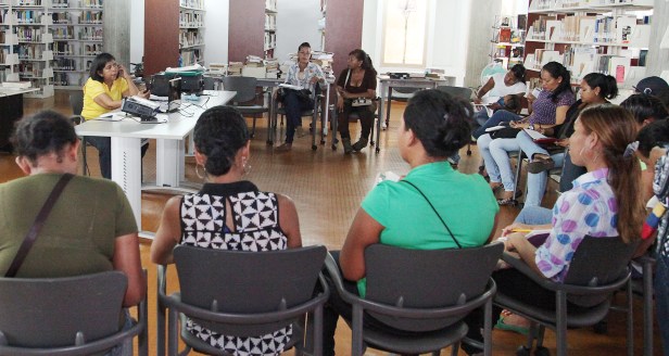 Madres del Barrio reciben formación sobre violencia de género