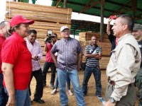 Ministro de Industrias Básicas recorrió Maderas del Orinoco