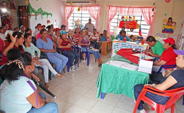 Santaella se reunió con voceros de la Ubch en Nuevos Horizontes