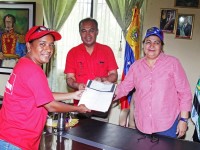 Gobernación entregó más de 4 mil pollos a patios productivos en Libertador