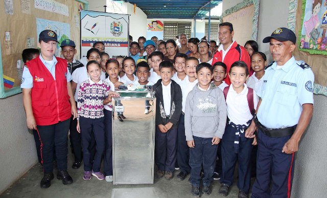Escuela Castor Guevara de La Cruz recibe en donativo filtro de agua