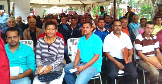 Inspeccionan vialidad agrícola y venden insumos a transportistas en Caripe