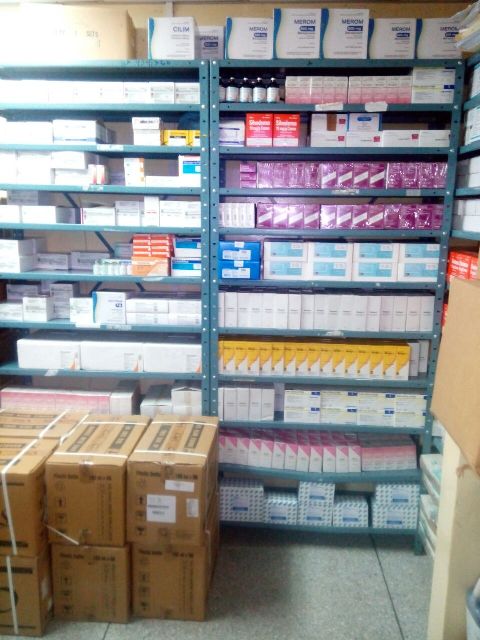 Llegan insumos médicos al Hospital Simón Bolívar
