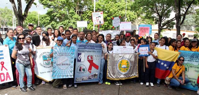 Estudiantes promueven conciencia colectiva para prevenir el VIH