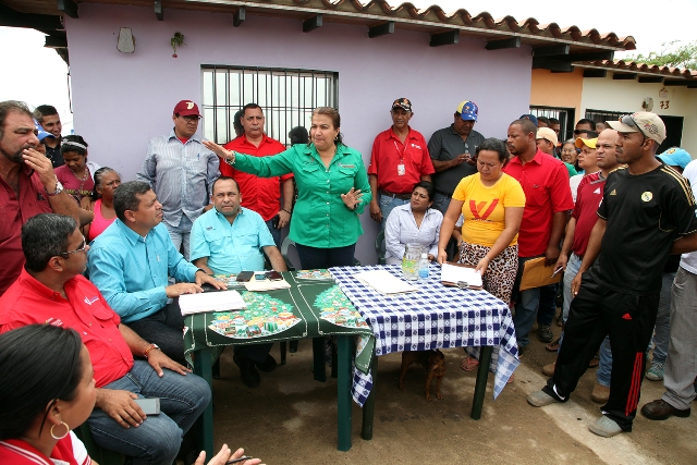Santaella instala mesas de trabajo para atender necesidades de Villas del Sur