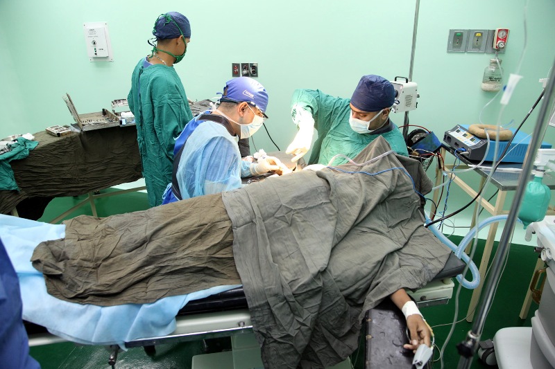Servicio de Traumatología reactiva cirugías para saldar deuda quirúrgica