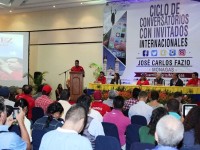 Dictan ponencia sobre comunicación en el marco del día del periodista