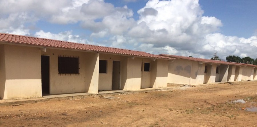 La revolución entrega recursos para culminar 56 viviendas en Los Guaros