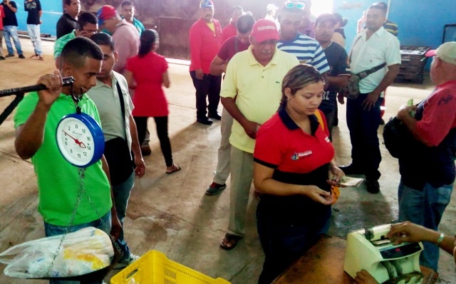 Gobernación de Monagas realizó venta de alimentos en Transmonagas