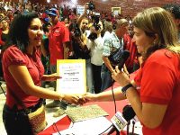 #CCY109 | Santaella entregó títulos de propiedad de viviendas en Maturín