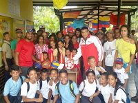Más de 500 estudiantes de San Vicente reciben material deportivo