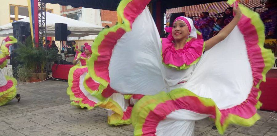 Danzas y talento regional abrieron el programa Conversando con Yelitza N° 200