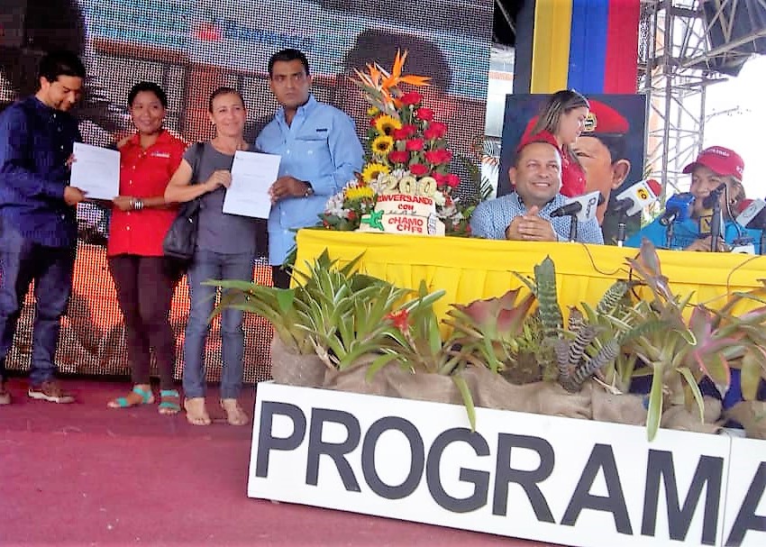 Santaella entregó más de 109 mil bolívares en ayudas sociales