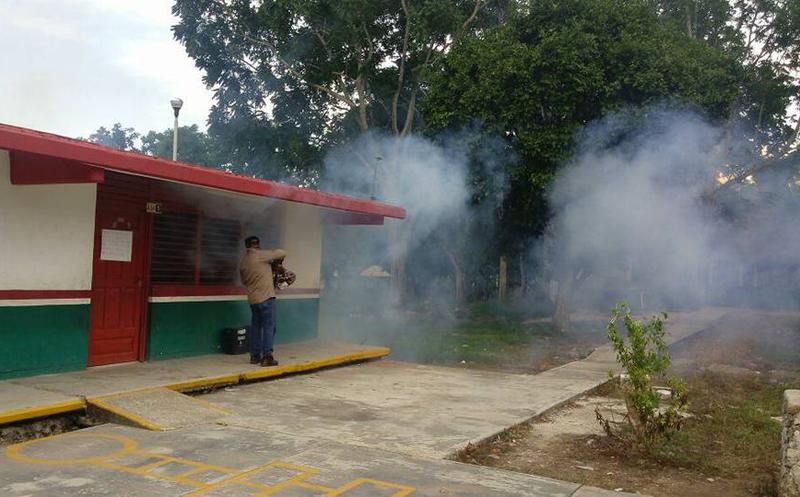 Salud Ambiental despliega equipos de fumigación en las escuelas